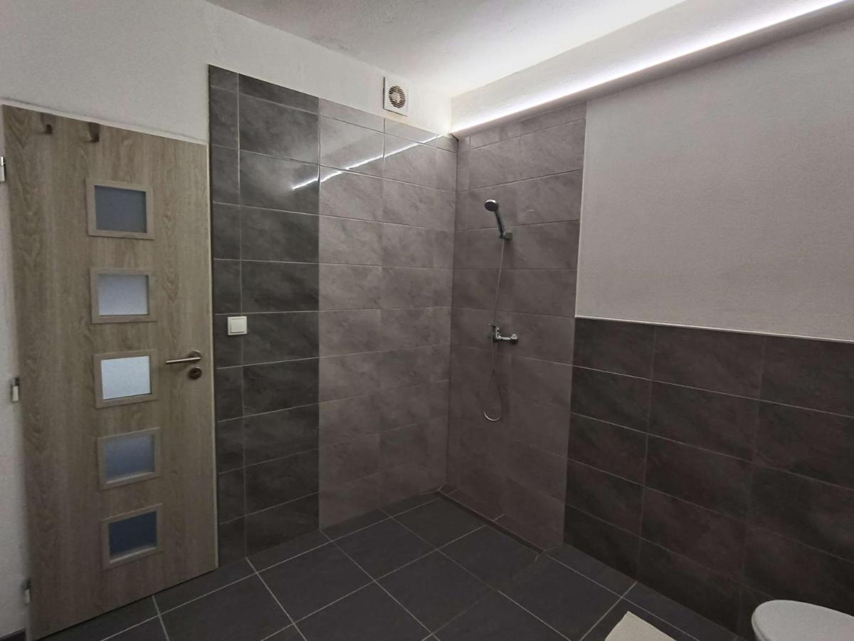 Apartmany Nad Splavem Зноймо Екстериор снимка